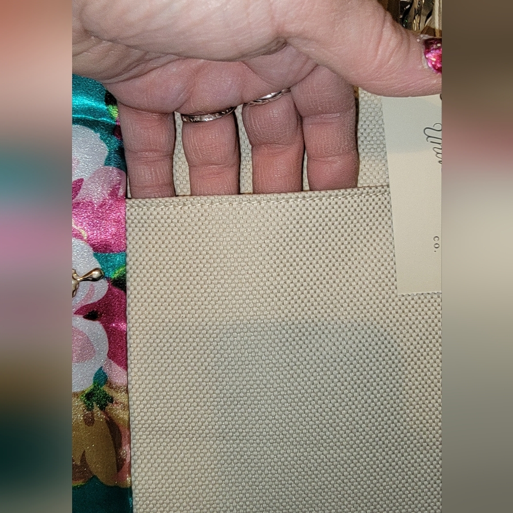 Universal Thread Beige Tote Bag w/ Tulip Or Butterfly Bag Charm - Picture 9 of 13